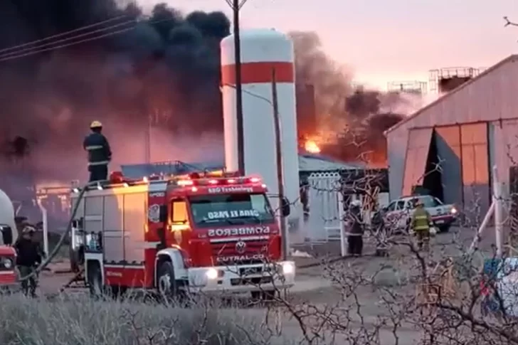 Al menos tres muertos por la explosión de un tanque en una refinería de Neuquén
