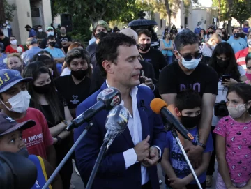 Chica: “Hasta siempre querido amigo”