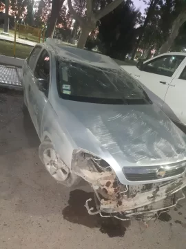 Quiso esquivar una camioneta y terminó volcando Quiso esquivar una camioneta y terminó volcando