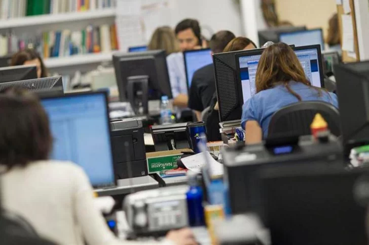 Argentina: un informe indica que hay 55 empleados públicos por cada 100 privados