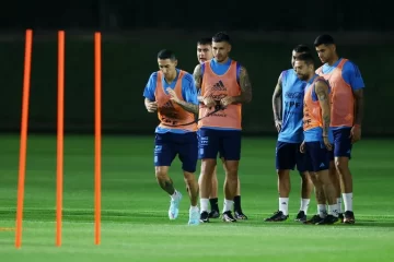 El “equipo de las pecheras” que paró Scaloni antes del debut El “equipo de las pecheras” que paró Scaloni antes del debut