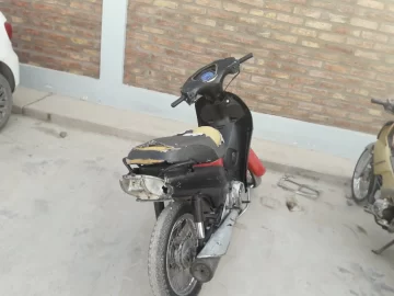 Sorprenden a una pareja en moto con objetos robados: un detenido Sorprenden a una pareja en moto con objetos robados: un detenido