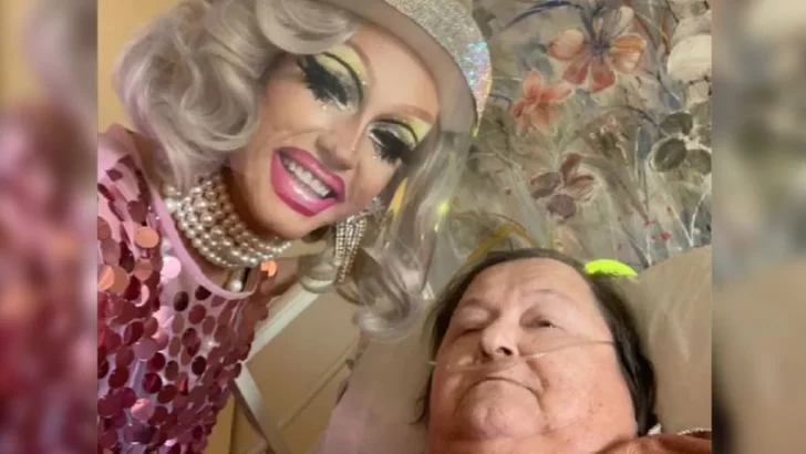 Es drag queen y armó un show para animar a su abuela enferma