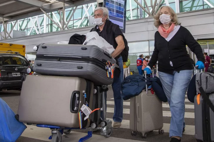 Córdoba investiga un caso sospechoso de Ómicron: hay 6 contagiados y 78 aislados