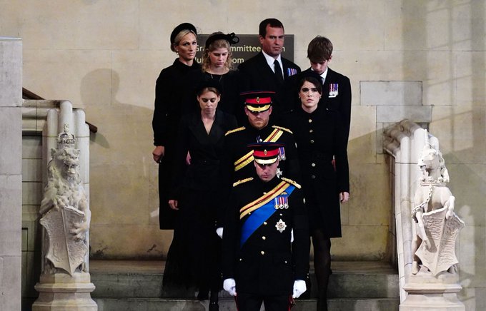 Nietos de reina Isabel II participaron en vigilia y británicos hacen cola de 14 horas para despedirla Nietos de reina Isabel II participaron en vigilia y británicos hacen cola de 14 horas para despedirla