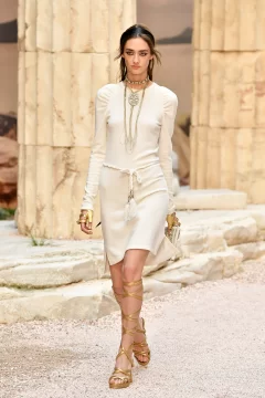 Chanel convierte a la mujer del 2018 en diosa del Olimpo Chanel convierte a la mujer del 2018 en diosa del Olimpo