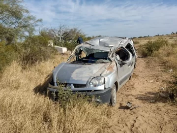 Viajaban a San Juan y volcaron: una mujer y su nieta, heridas Viajaban a San Juan y volcaron: una mujer y su nieta, heridas
