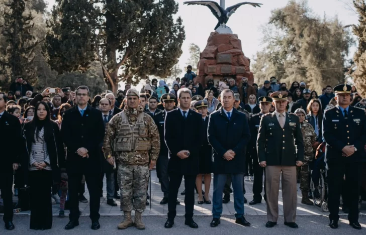 Emotivo acto de juramento de fidelidad por el Día de la Bandera en el RIM 22 Emotivo acto de juramento de fidelidad por el Día de la Bandera en el RIM 22