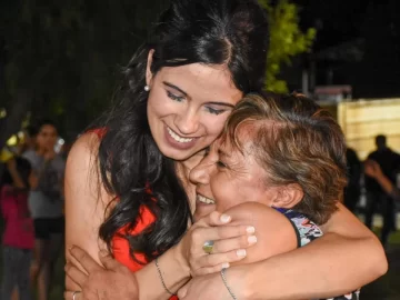 Con una caravana y mucha emoción, San Martín recibió a su Embajadora Con una caravana y mucha emoción, San Martín recibió a su Embajadora