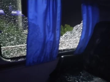 Un colectivo que regresaba a San Juan fue apedreado en Pocito Un colectivo que regresaba a San Juan fue apedreado en Pocito