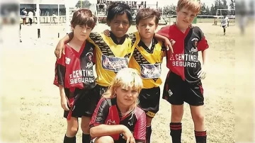 El tierno gesto de Messi con un rival a los 9 años El tierno gesto de Messi con un rival a los 9 años