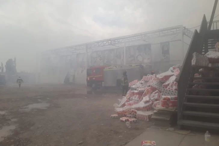 [FOTOS y VIDEOS] El dañino incendio en ‘El Chileno’, el conocido negocio de Chimbas