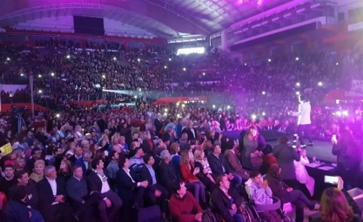 “Palito” Ortega, el show musical en la coronación de la Reina del Adulto Mayor “Palito” Ortega, el show musical en la coronación de la Reina del Adulto Mayor