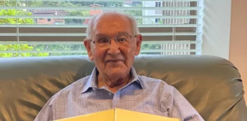 Tiene 104 años, presentó su tesis doctoral y resolvió un enigma de casi dos siglos Tiene 104 años, presentó su tesis doctoral y resolvió un enigma de casi dos siglos
