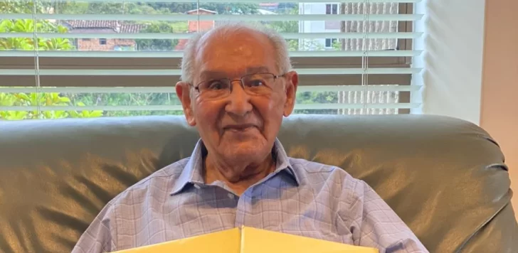Tiene 104 años, presentó su tesis doctoral y resolvió un enigma de casi dos siglos Tiene 104 años, presentó su tesis doctoral y resolvió un enigma de casi dos siglos