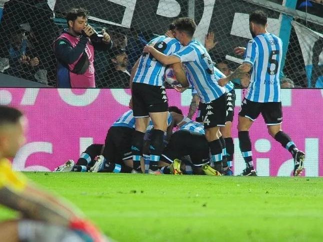 Racing Club venció a Argentinos Juniors y se prende en la lucha Racing Club venció a Argentinos Juniors y se prende en la lucha