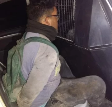 Pateó a un policía que lo perseguía, lo hizo caer de la moto y lo mandó al hospital Pateó a un policía que lo perseguía, lo hizo caer de la moto y lo mandó al hospital