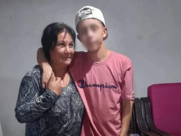 Esperaba a su hija y a su nieta en la vereda y la asesinaron por la espalda para robarle el auto Esperaba a su hija y a su nieta en la vereda y la asesinaron por la espalda para robarle el auto