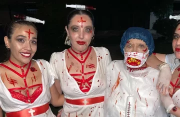 Tiene 70 años, fue a una fiesta de disfraces con su nieta y se volvió viral Tiene 70 años, fue a una fiesta de disfraces con su nieta y se volvió viral