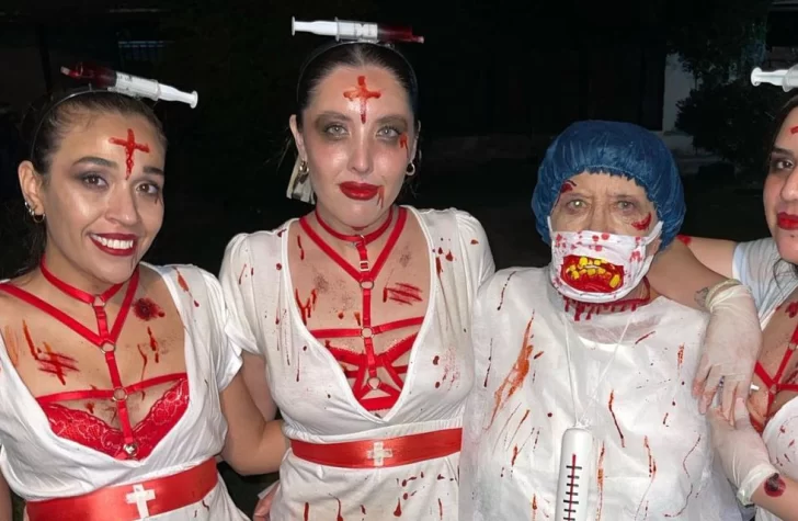 Tiene 70 años, fue a una fiesta de disfraces con su nieta y se volvió viral Tiene 70 años, fue a una fiesta de disfraces con su nieta y se volvió viral