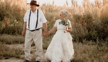 El mismo amor, la misma boda: a los 80 se retrató con el vestido de novia y revivió su casamiento El mismo amor, la misma boda: a los 80 se retrató con el vestido de novia y revivió su casamiento