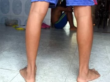 A plena luz del día, un depravado exhibió sus genitales a tres niños y zafó de ir a prisión