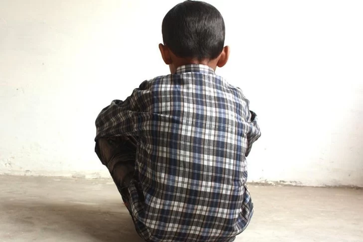 Corrompió a un niño durante 3 años, hasta que lo violó en un descampado: 9 años de prisión