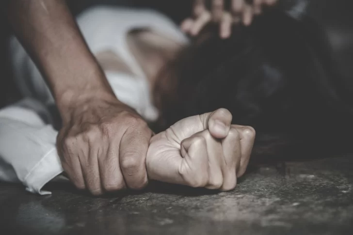 Carnicero cae acusado de manosear varias veces y violar a una hija desde que era niña