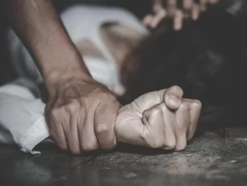 Condenaron a dos sujetos por manosear a una mujer e intentar obligarla a practicar sexo oral Condenaron a dos sujetos por manosear a una mujer e intentar obligarla a practicar sexo oral