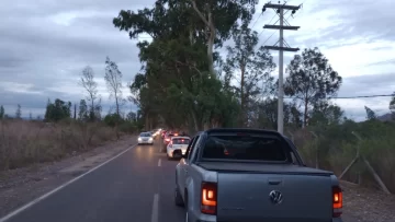 En un sobrepaso, estrelló su moto contra un auto que venía de frente; una mujer, malherida En un sobrepaso, estrelló su moto contra un auto que venía de frente; una mujer, malherida