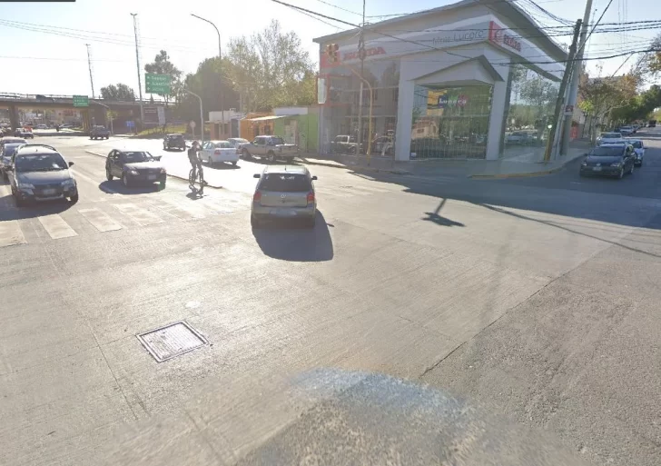 Cuatro vehículos protagonizaron un choque en una esquina con semáforo Cuatro vehículos protagonizaron un choque en una esquina con semáforo