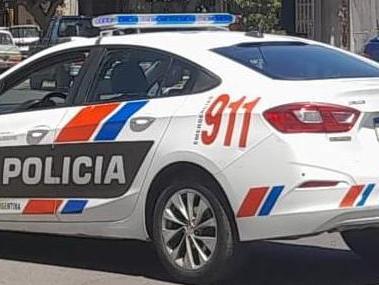 Perdió el control de su auto y terminó en un desagüe: aseguró que se encandiló con el Sol