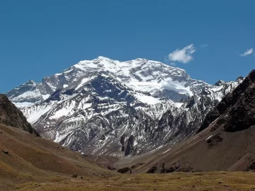 Dos andinistas italianos lograron la primera cumbre de la temporada en el Aconcagua Dos andinistas italianos lograron la primera cumbre de la temporada en el Aconcagua