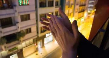 Convocan a un aplauso masivo en apoyo a los que trabajan para combatir el coronavirus Convocan a un aplauso masivo en apoyo a los que trabajan para combatir el coronavirus