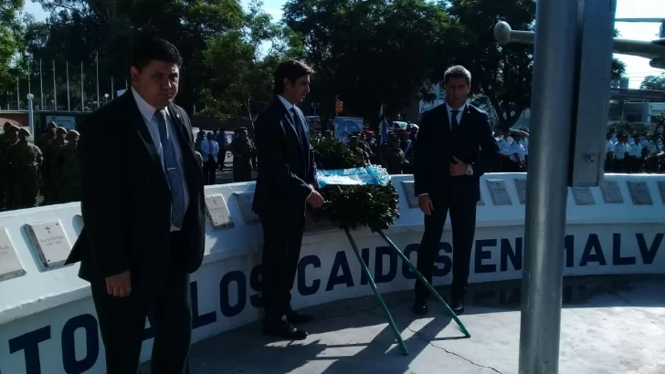 Excombatientes y familiares de caídos unidos por la emoción Excombatientes y familiares de caídos unidos por la emoción