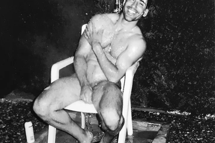 Miguel Ángel Silvestre subió una foto completamente desnudo