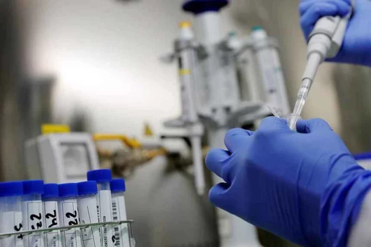 Gobierno británico: “Esto no es un revés y no es la primera vez que sucede con una vacuna”