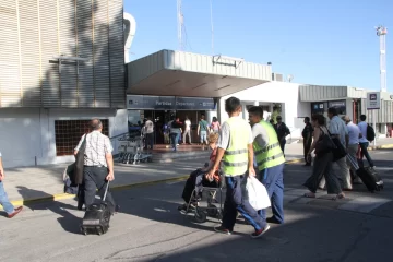 Intriga, tensión y desazón: las postales de la amenaza de bomba