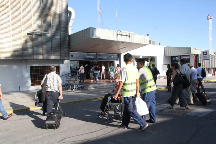 Intriga, tensión y desazón: las postales de la amenaza de bomba