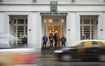 Allanan la AFA y ocho clubes por una causa de supuesta evasión de lavado de dinero Allanan la AFA y ocho clubes por una causa de supuesta evasión de lavado de dinero