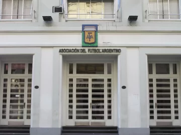 Policía Federal allana la AFA por una causa de defraudación y lavado de dinero Policía Federal allana la AFA por una causa de defraudación y lavado de dinero