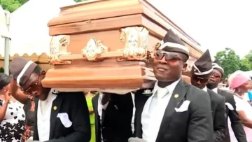 Cómo usar el filtro de Instagram de los africanos bailando con un ataúd Cómo usar el filtro de Instagram de los africanos bailando con un ataúd