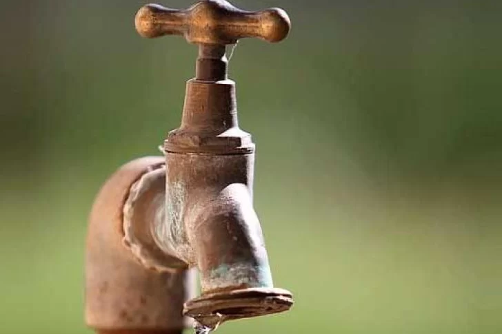 Desde este lunes se amplía el horario de uso restringido de agua potable