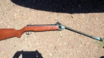 Hieren a un chofer de colectivo con un arma de aire comprimido en Mendoza