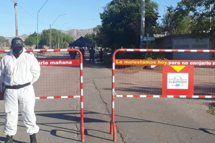 Bloquean populoso barrio albardonero  en busca de casos de coronavirus