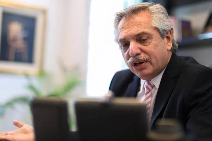 Fernández dice que negociación por deuda “sigue” y cuestionó a parte del empresariado argentino