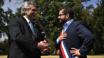 Boric confirmó que su primer viaje al exterior tendrá como destino Argentina Boric confirmó que su primer viaje al exterior tendrá como destino Argentina