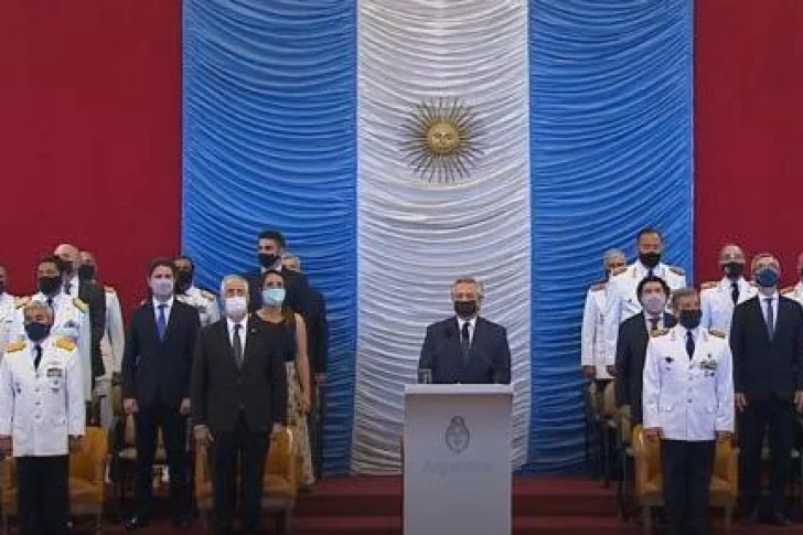 Fernández en jura de oficiales: “Quiero que la democracia ponga en valor a las Fuerzas Armadas”