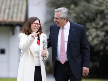 Alberto Fernández estuvo varias horas reunido con Batakis en Olivos Alberto Fernández estuvo varias horas reunido con Batakis en Olivos