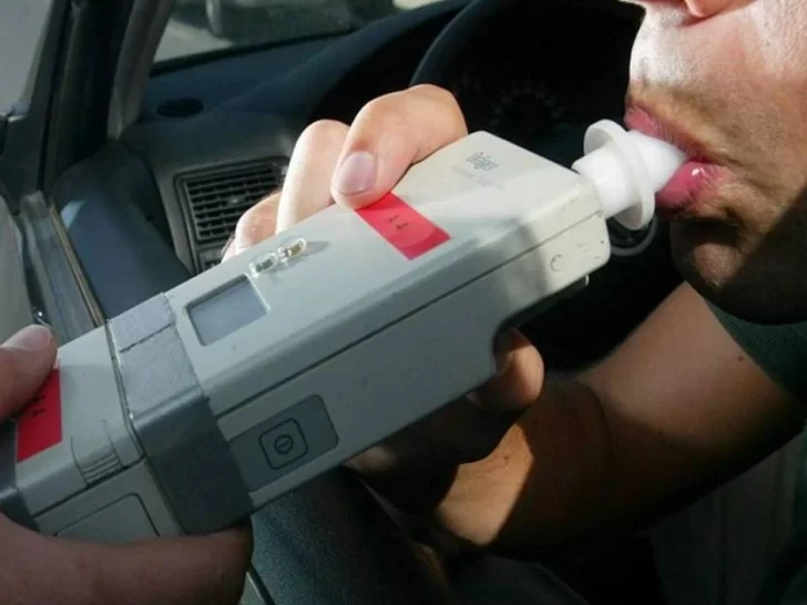 Por un choque en cadena, detuvieron a un conductor alcoholizado con más del triple de lo permitido Por un choque en cadena, detuvieron a un conductor alcoholizado con más del triple de lo permitido